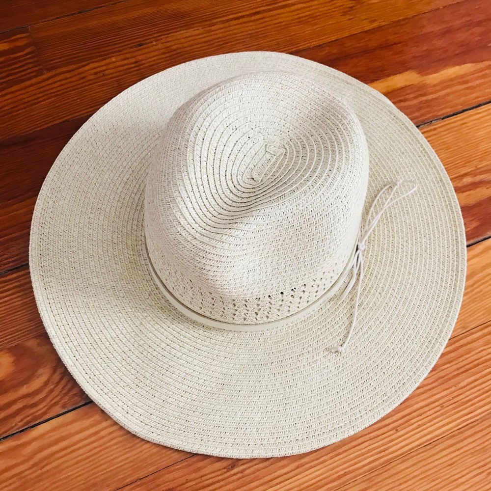 Nine West Beach Hat (never worn!)